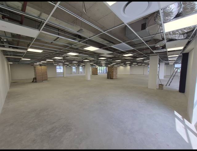 883M² OFFICE TO LET IN GLENADRIENNE